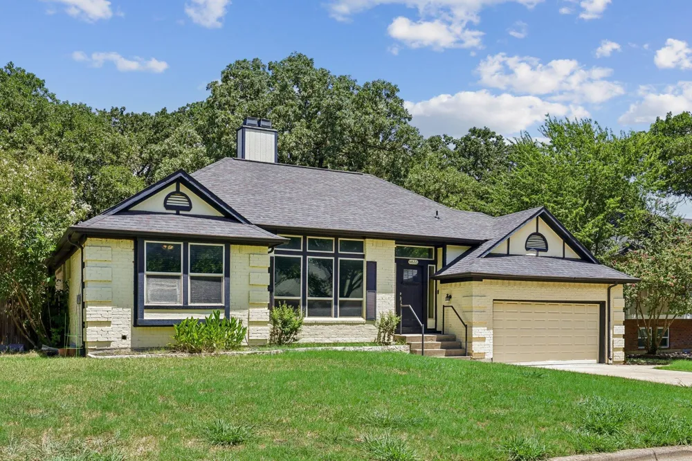 6833 Parkwood Drive North Richland Hills, TX 76182