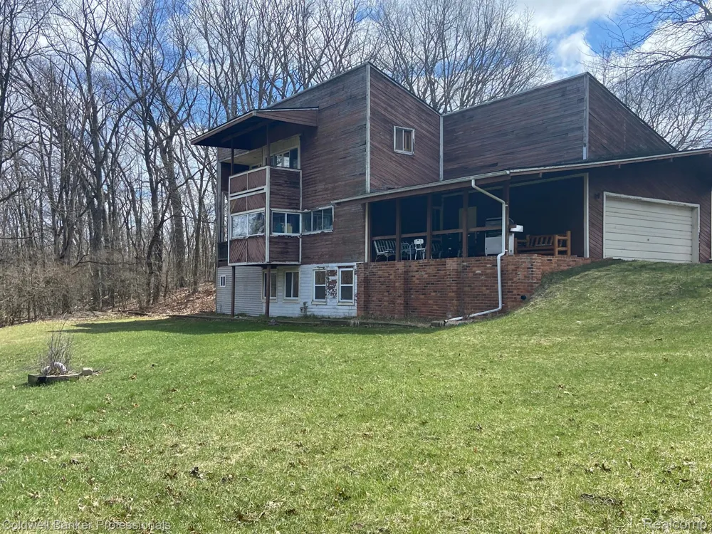 8899 DWYER ROAD Hartland Township, MI 48855