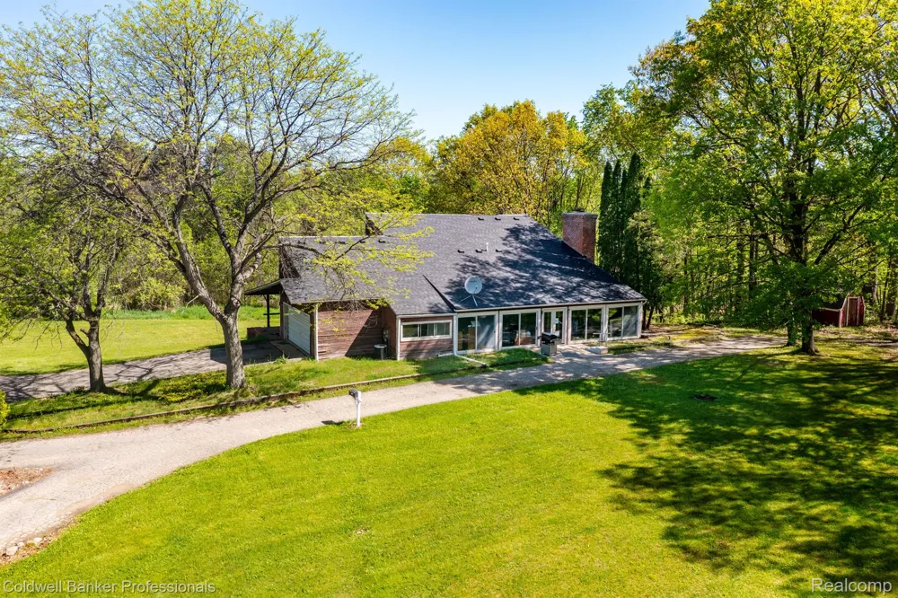 8899 DWYER ROAD Hartland Township, MI 48855