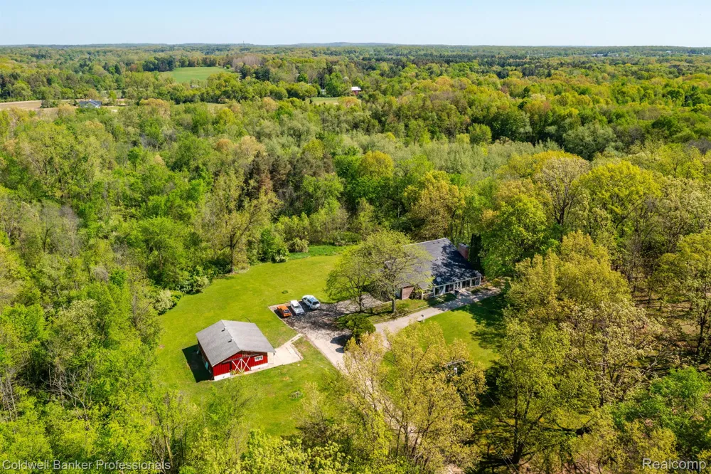 8899 DWYER ROAD Hartland Township, MI 48855