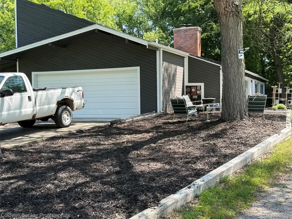 8899 DWYER ROAD Hartland Township, MI 48855