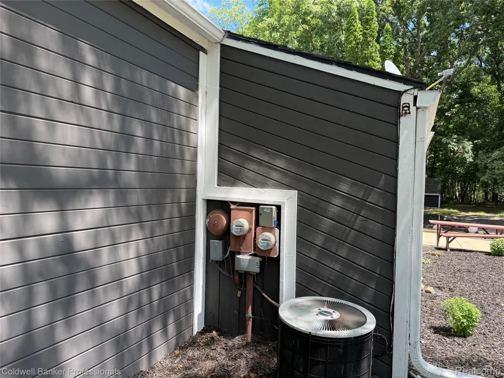 8899 DWYER ROAD Hartland Township, MI 48855