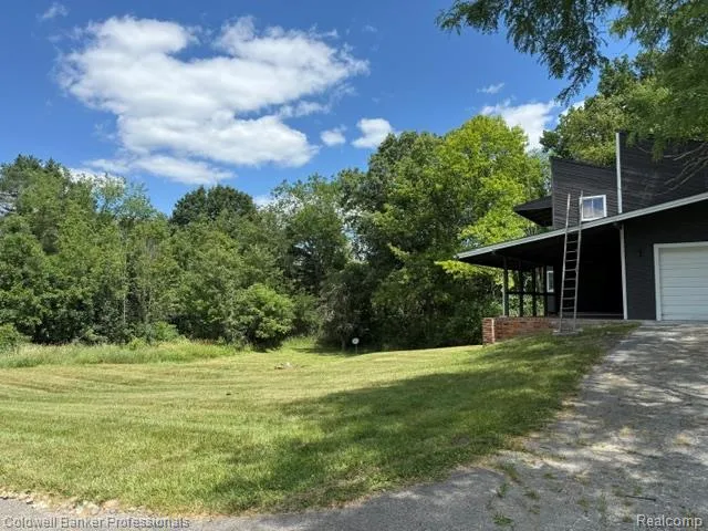 8899 DWYER ROAD Hartland Township, MI 48855
