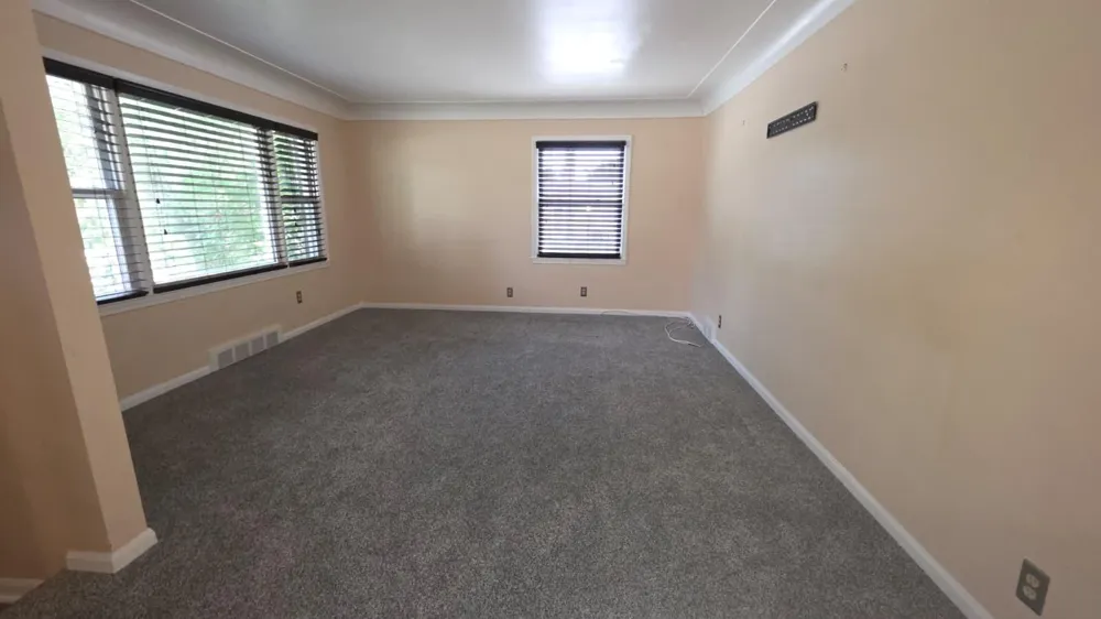 24517 Rosebud Avenue Eastpointe City, MI 48021