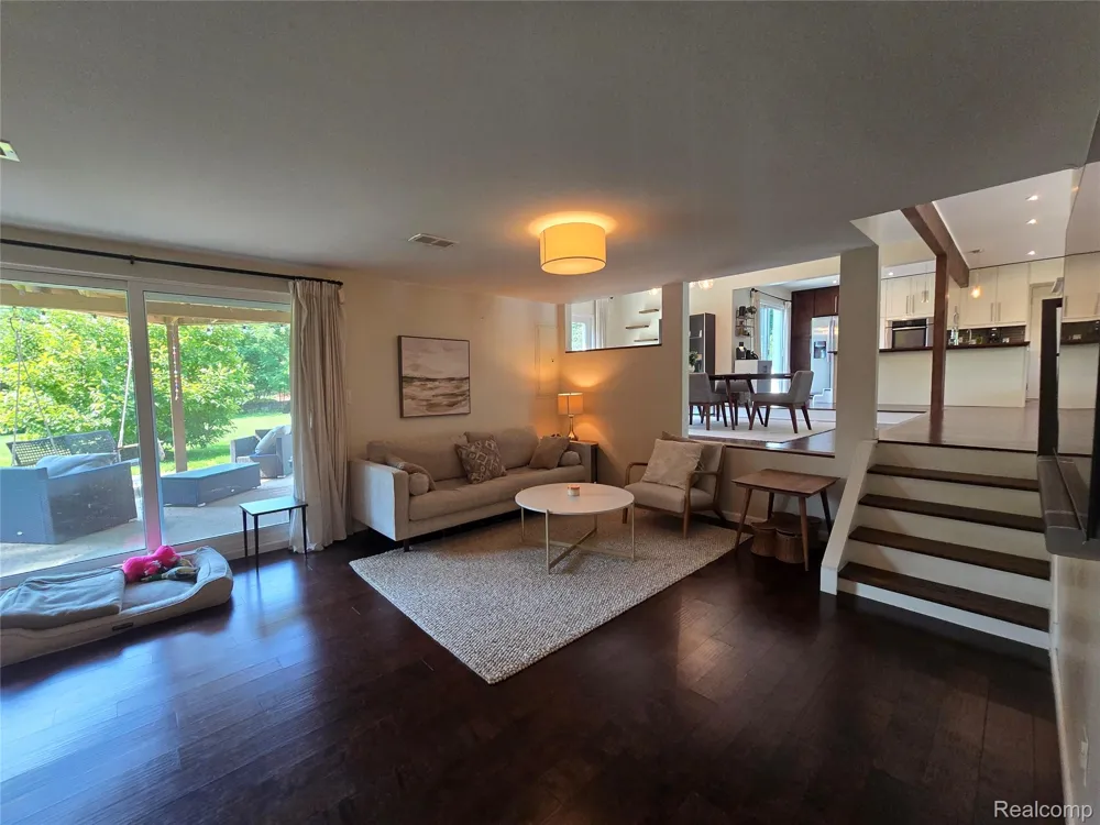 24697 S Cromwell Drive Franklin Village, MI 48025