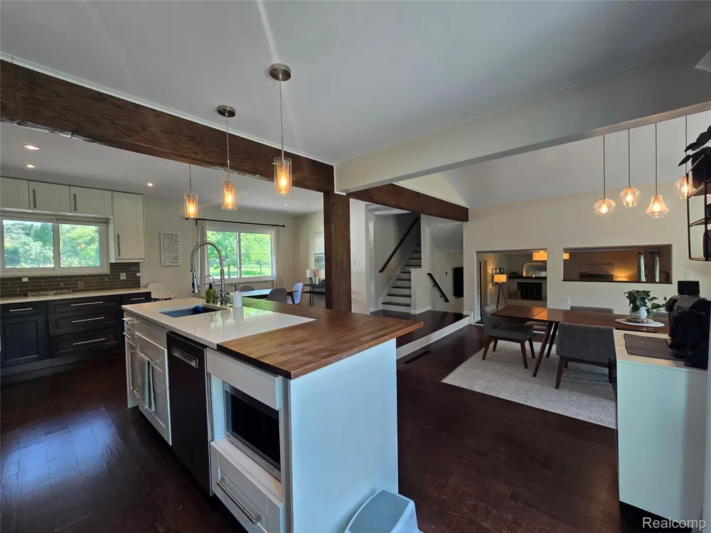 24697 S Cromwell Drive Franklin Village, MI 48025