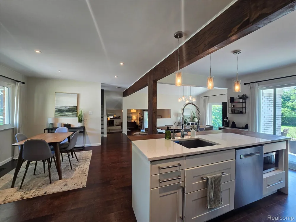 24697 S Cromwell Drive Franklin Village, MI 48025