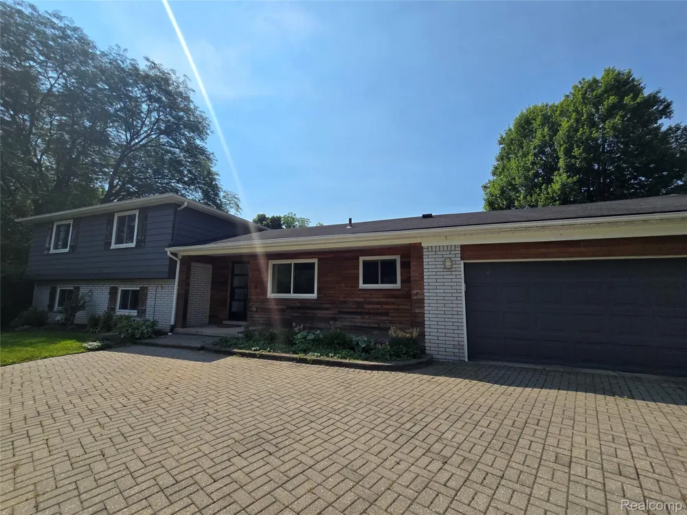 24697 S Cromwell Drive Franklin Village, MI 48025