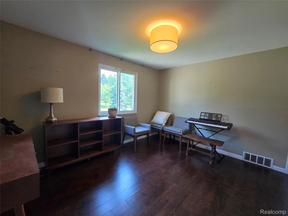 24697 S Cromwell Drive Franklin Village, MI 48025