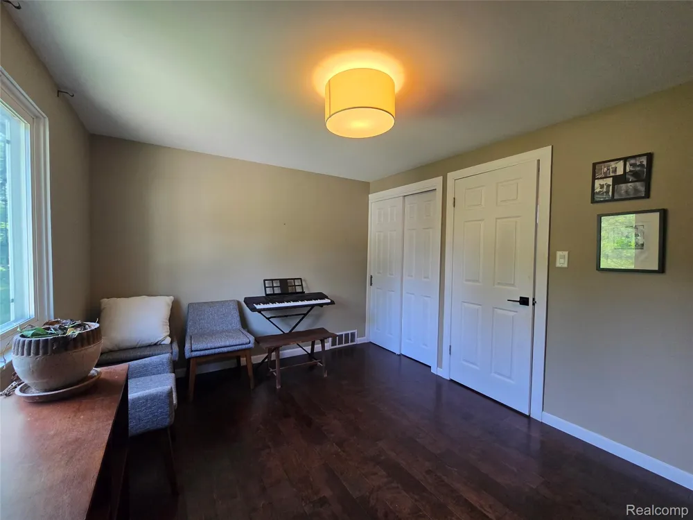 24697 S Cromwell Drive Franklin Village, MI 48025