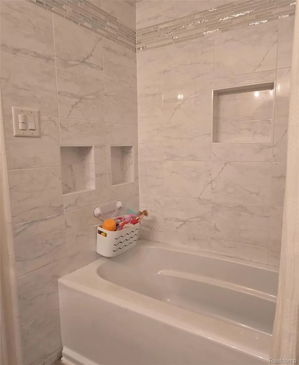 24697 S Cromwell Drive Franklin Village, MI 48025