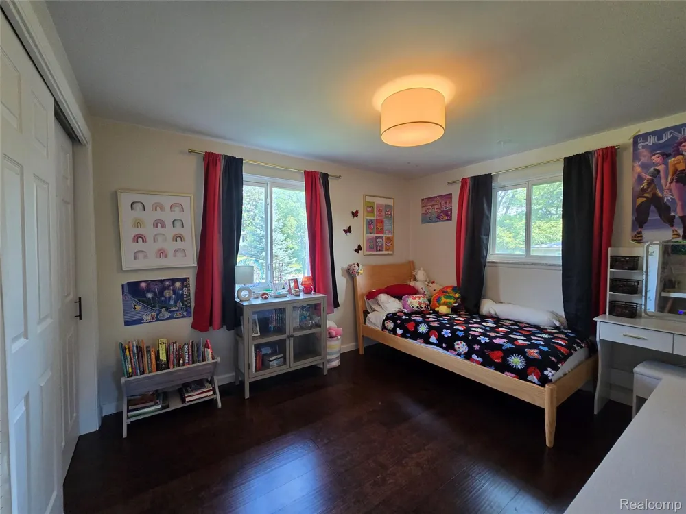 24697 S Cromwell Drive Franklin Village, MI 48025
