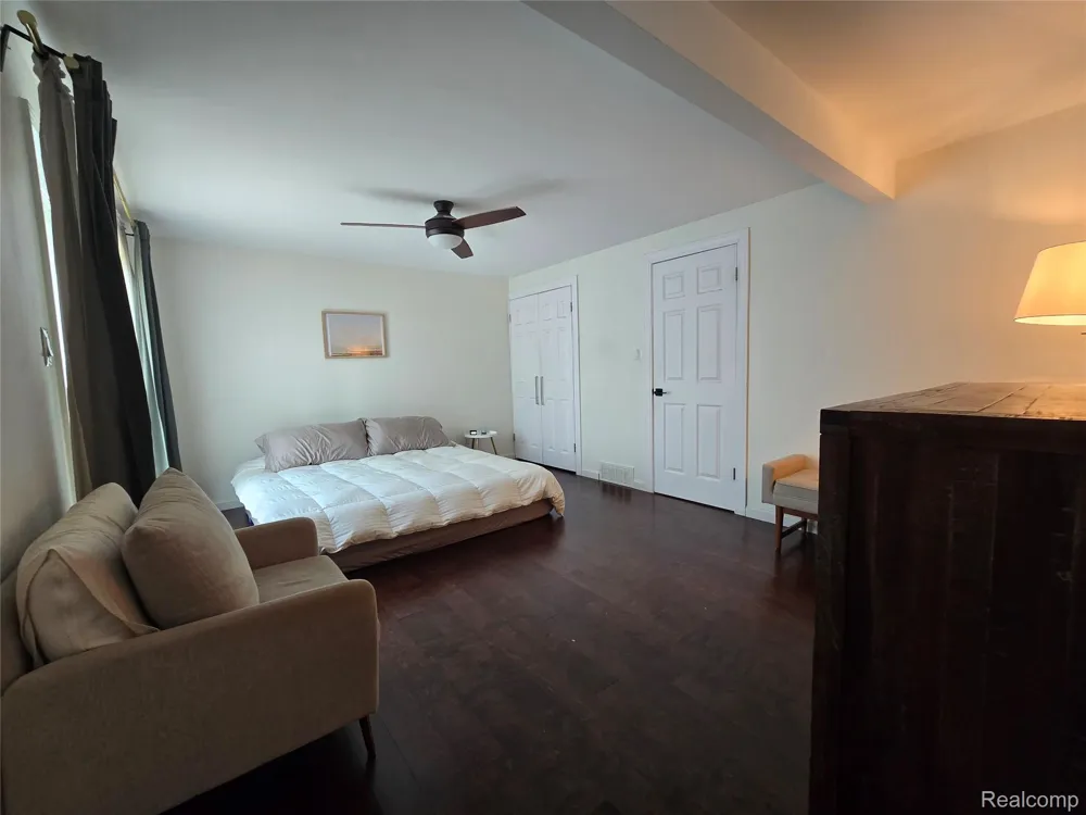 24697 S Cromwell Drive Franklin Village, MI 48025