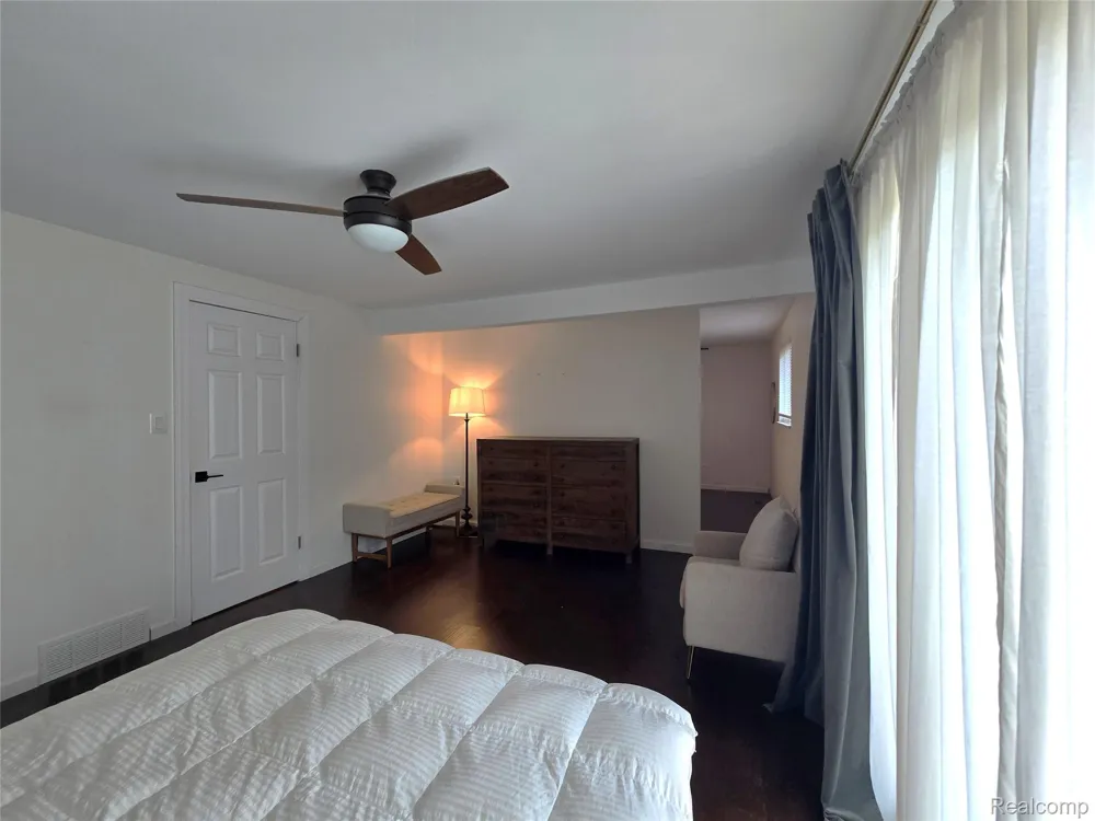 24697 S Cromwell Drive Franklin Village, MI 48025