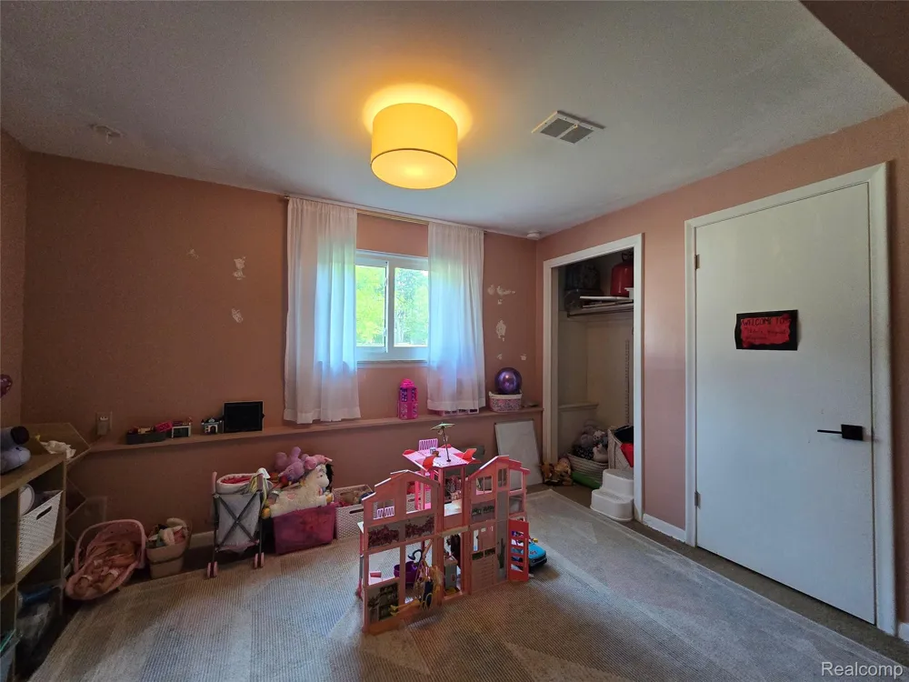 24697 S Cromwell Drive Franklin Village, MI 48025