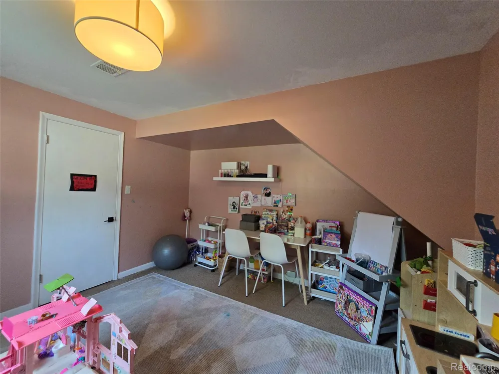 24697 S Cromwell Drive Franklin Village, MI 48025