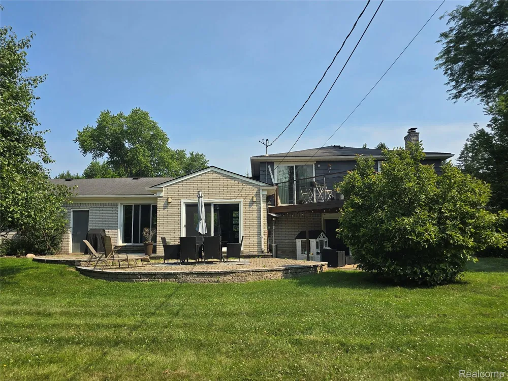 24697 S Cromwell Drive Franklin Village, MI 48025