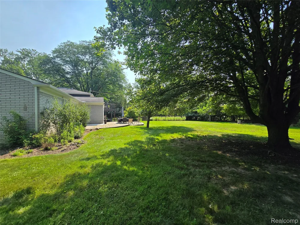 24697 S Cromwell Drive Franklin Village, MI 48025