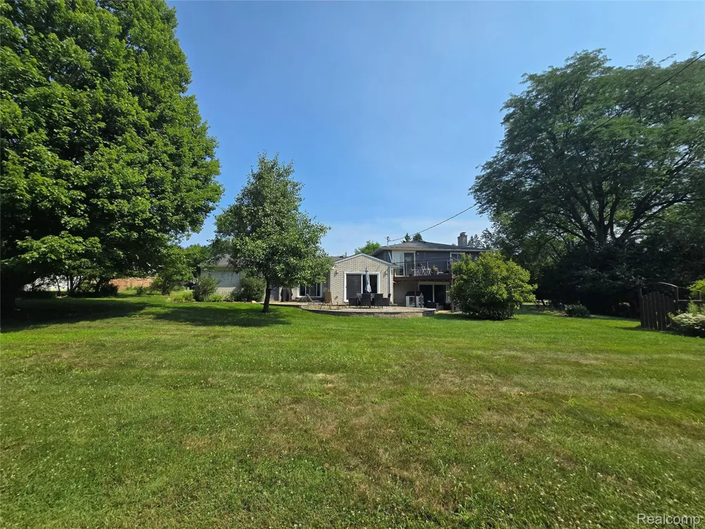 24697 S Cromwell Drive Franklin Village, MI 48025