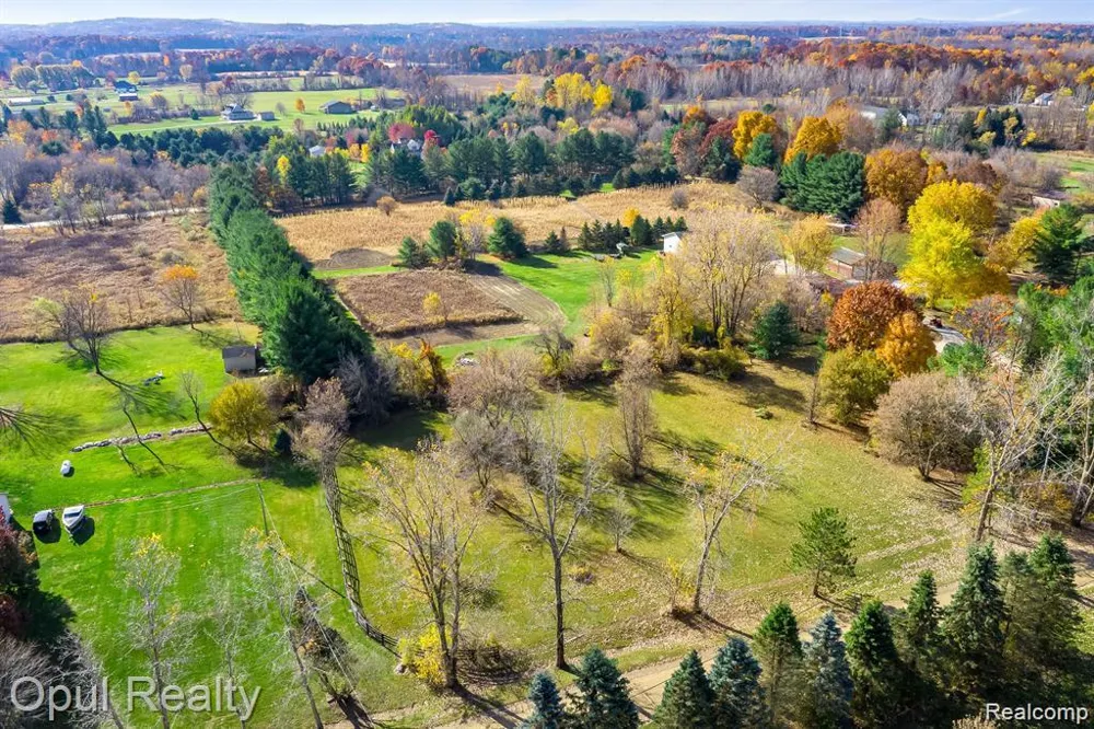 5323 Hickory Drive Hadley Township, MI 48455