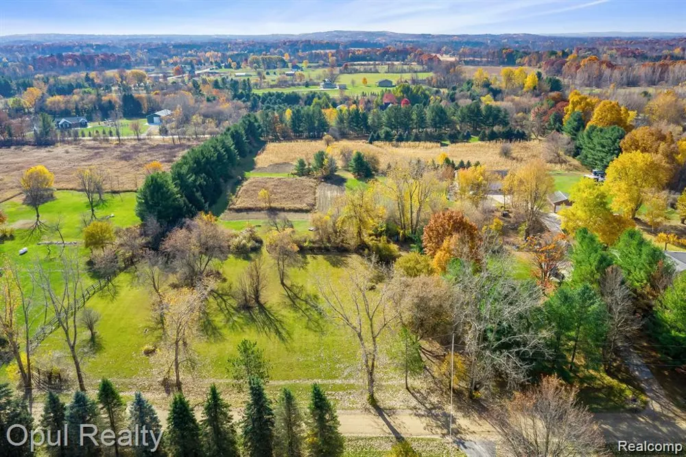 5323 Hickory Drive Hadley Township, MI 48455