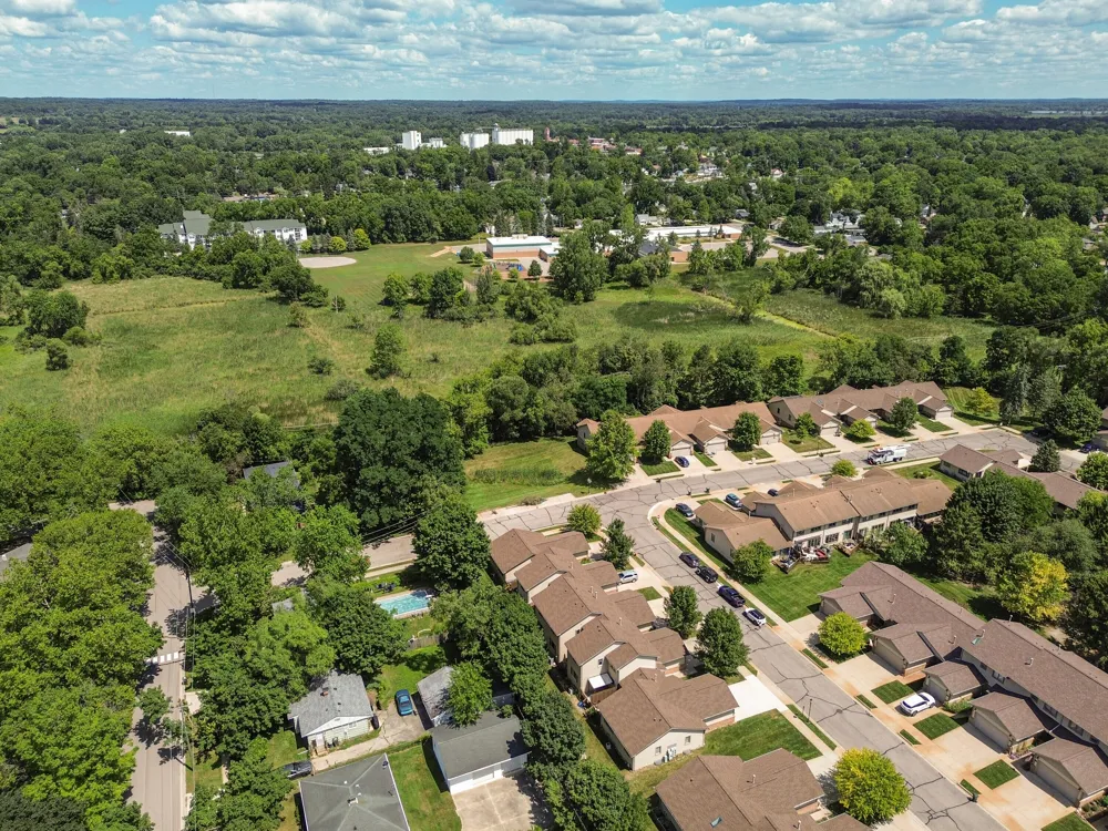 908 Moore Drive Chelsea City, MI 48118