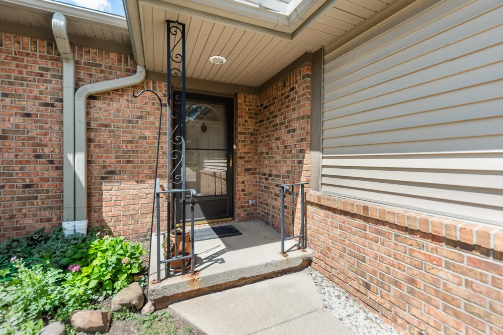 908 Moore Drive Chelsea City, MI 48118