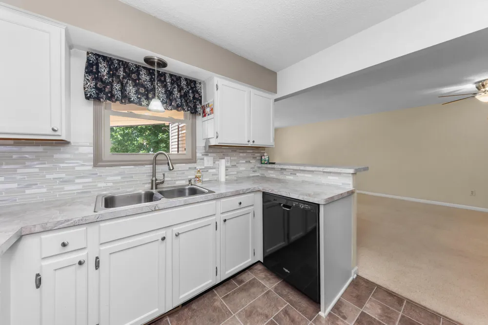 908 Moore Drive Chelsea City, MI 48118