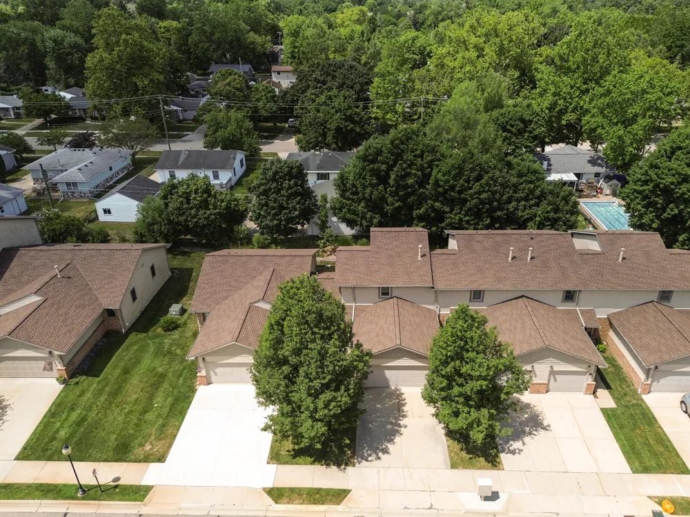 908 Moore Drive Chelsea City, MI 48118