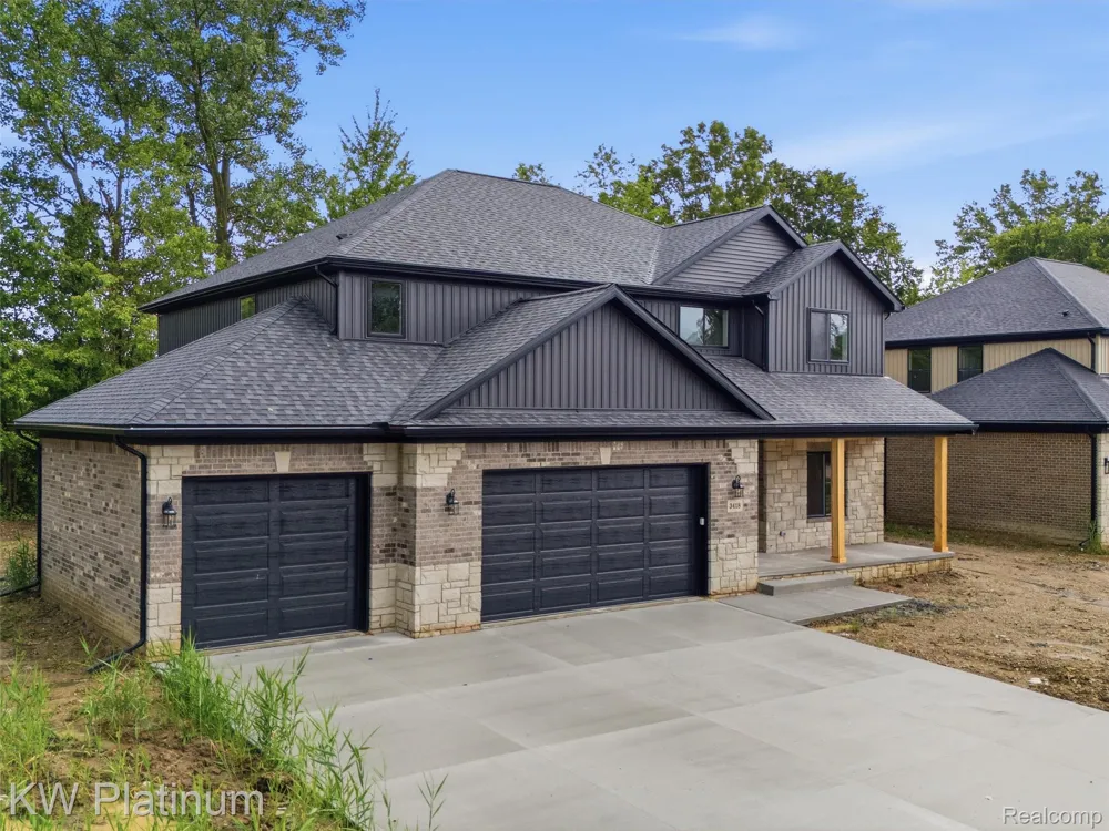3418 Round Tree Drive China Township, MI 48054