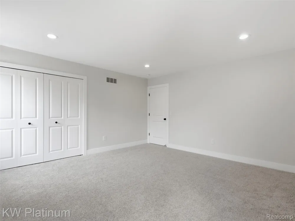 3418 Round Tree Drive China Township, MI 48054