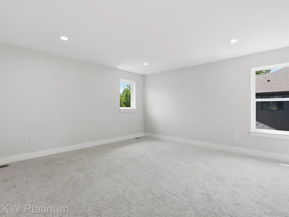 3418 Round Tree Drive China Township, MI 48054