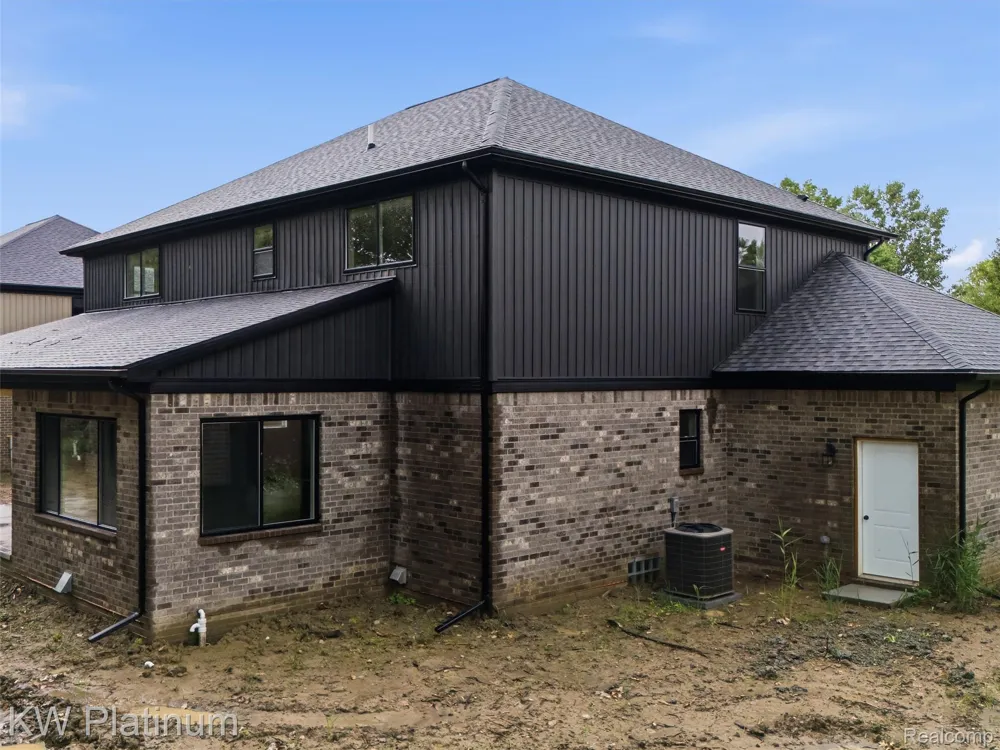 3418 Round Tree Drive China Township, MI 48054