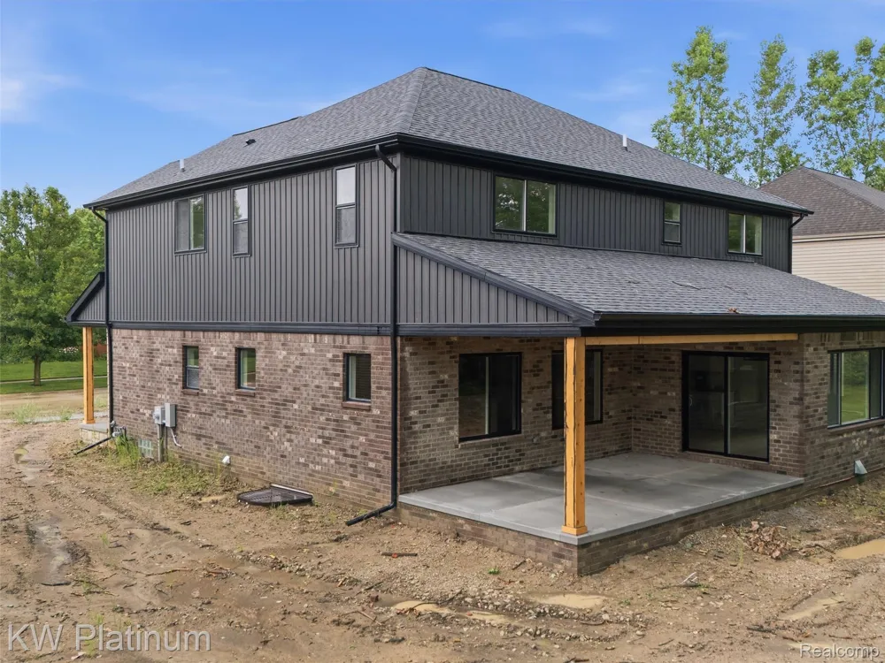 3418 Round Tree Drive China Township, MI 48054