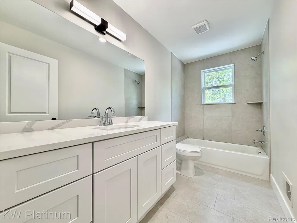 3418 Round Tree Drive China Township, MI 48054