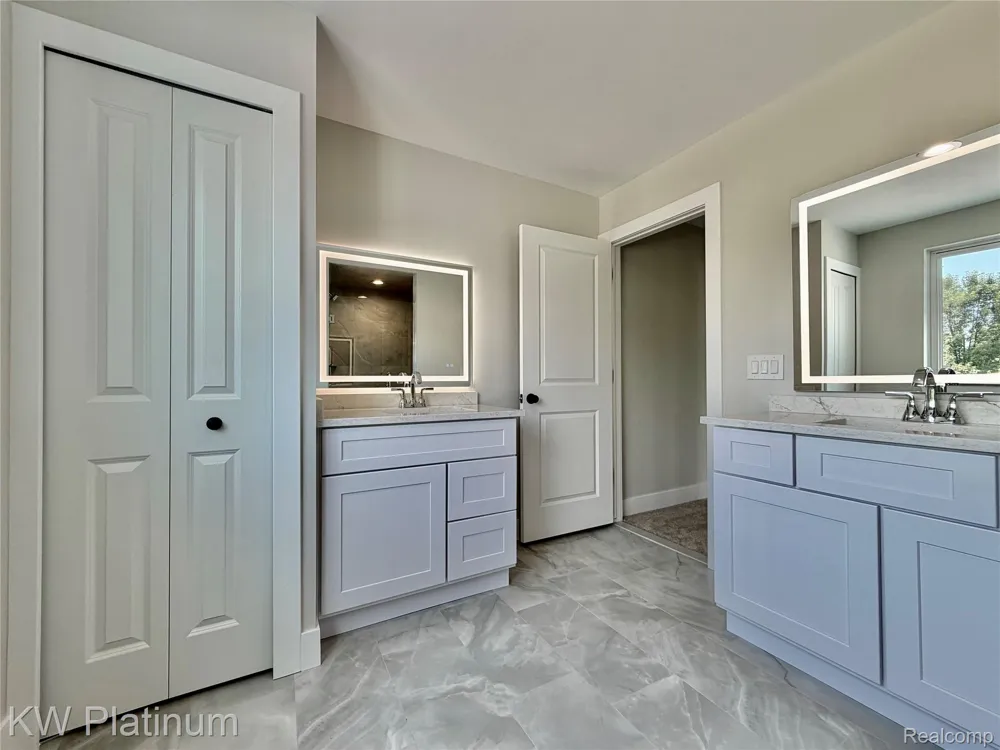 3418 Round Tree Drive China Township, MI 48054