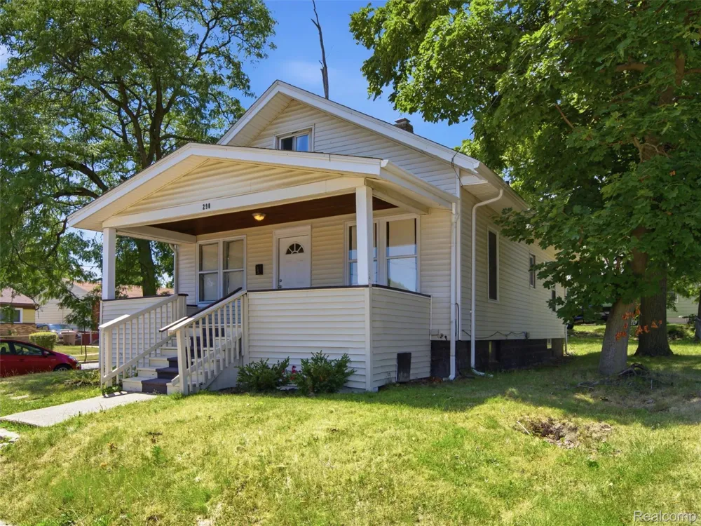 290 S Paddock Street Pontiac City, MI 48342