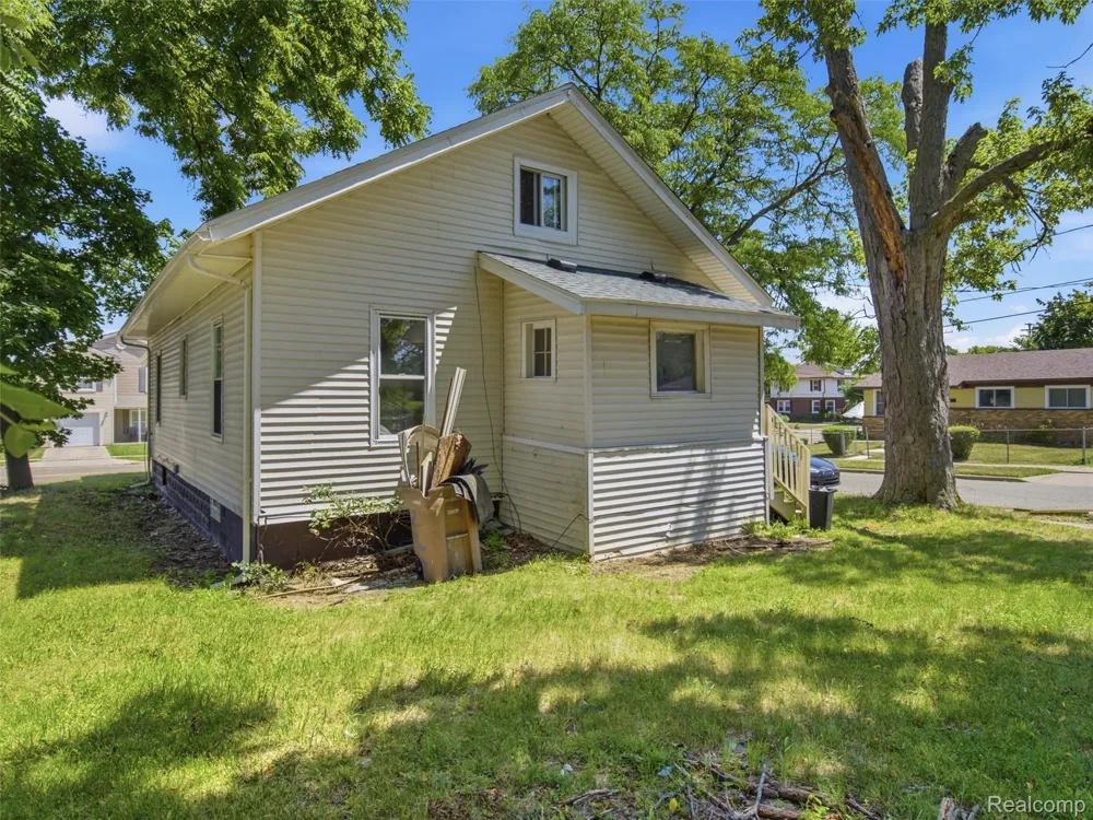 290 S Paddock Street Pontiac City, MI 48342