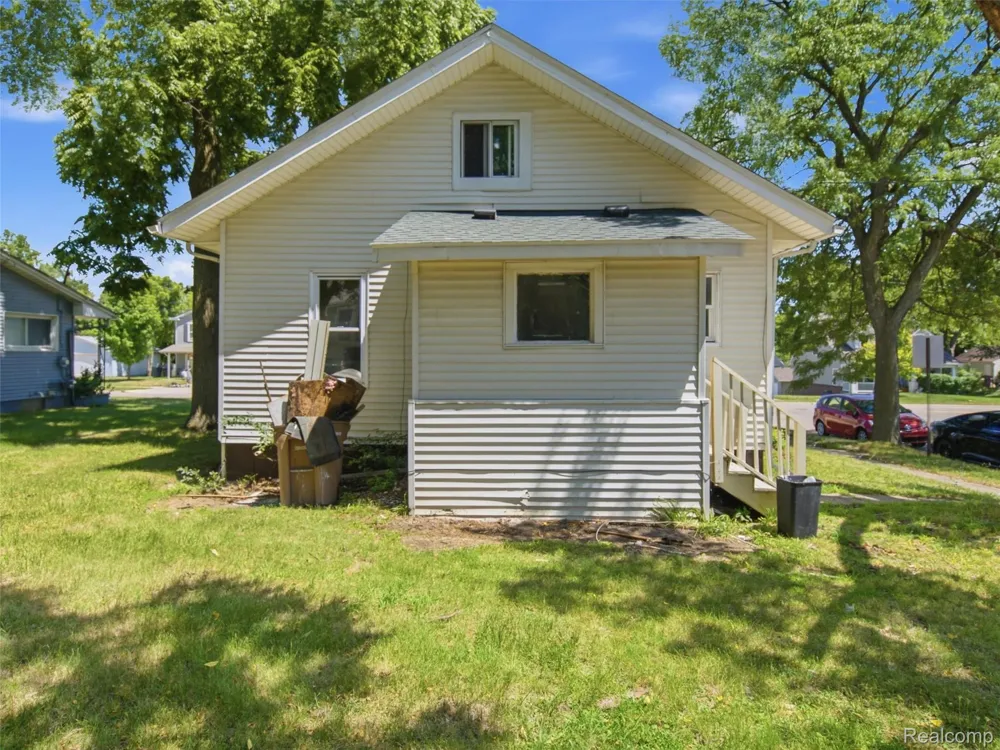 290 S Paddock Street Pontiac City, MI 48342
