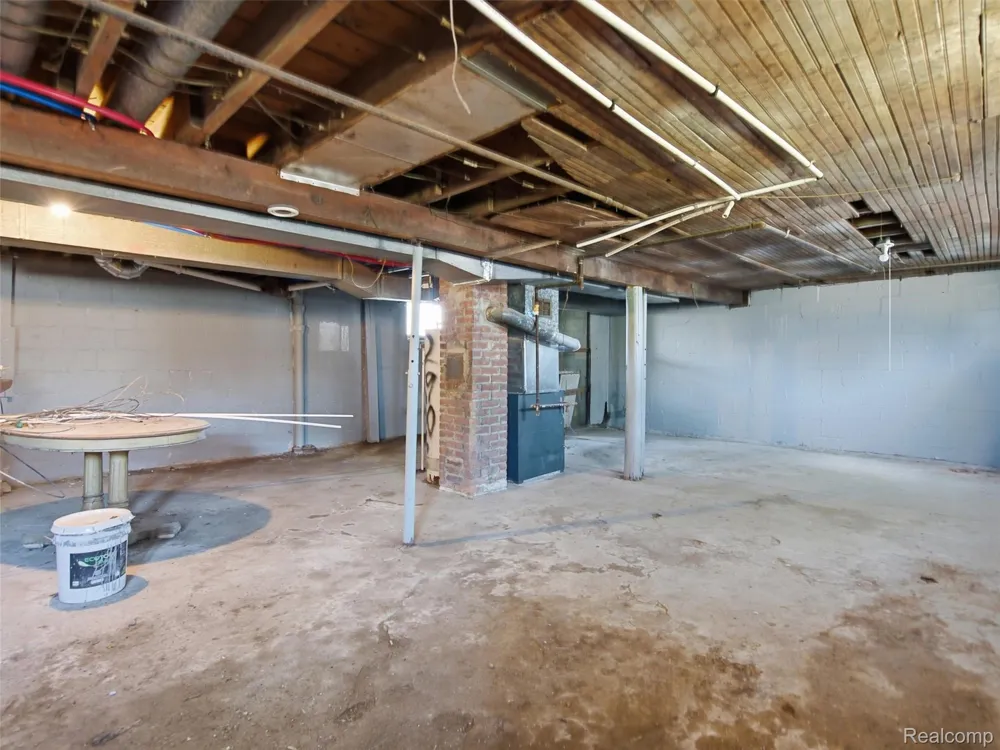 290 S Paddock Street Pontiac City, MI 48342