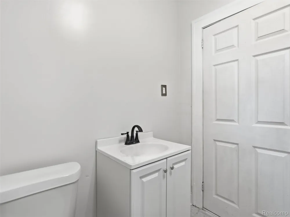 290 S Paddock Street Pontiac City, MI 48342