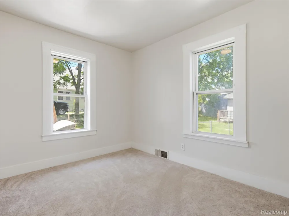 290 S Paddock Street Pontiac City, MI 48342