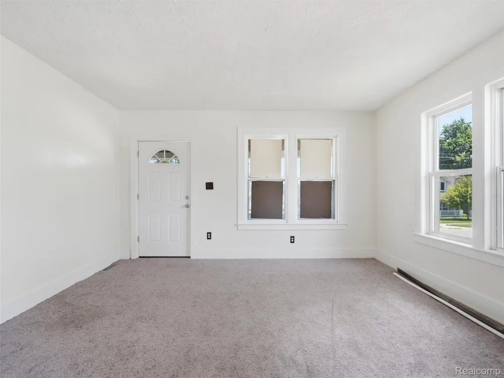 290 S Paddock Street Pontiac City, MI 48342