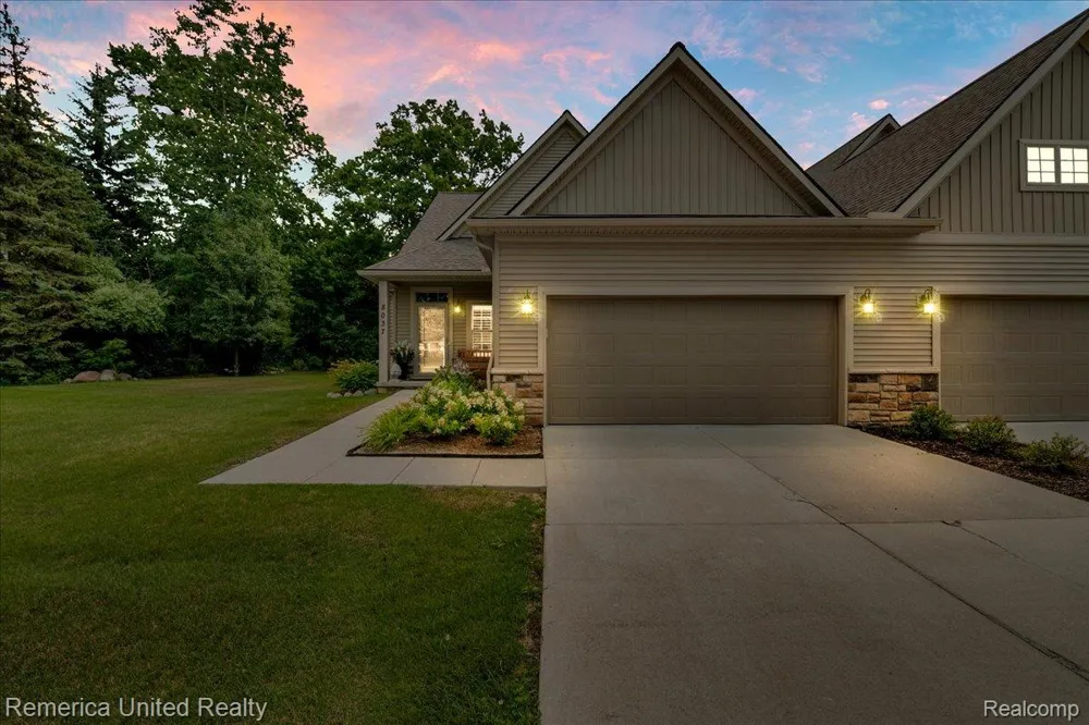 8037 Bridgestone Boulevard White Lake Charter Township, MI 48386