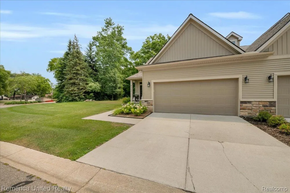 8037 Bridgestone Boulevard White Lake Charter Township, MI 48386