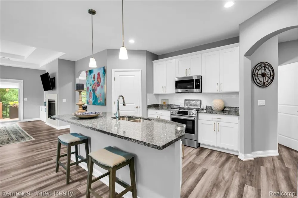 8037 Bridgestone Boulevard White Lake Charter Township, MI 48386