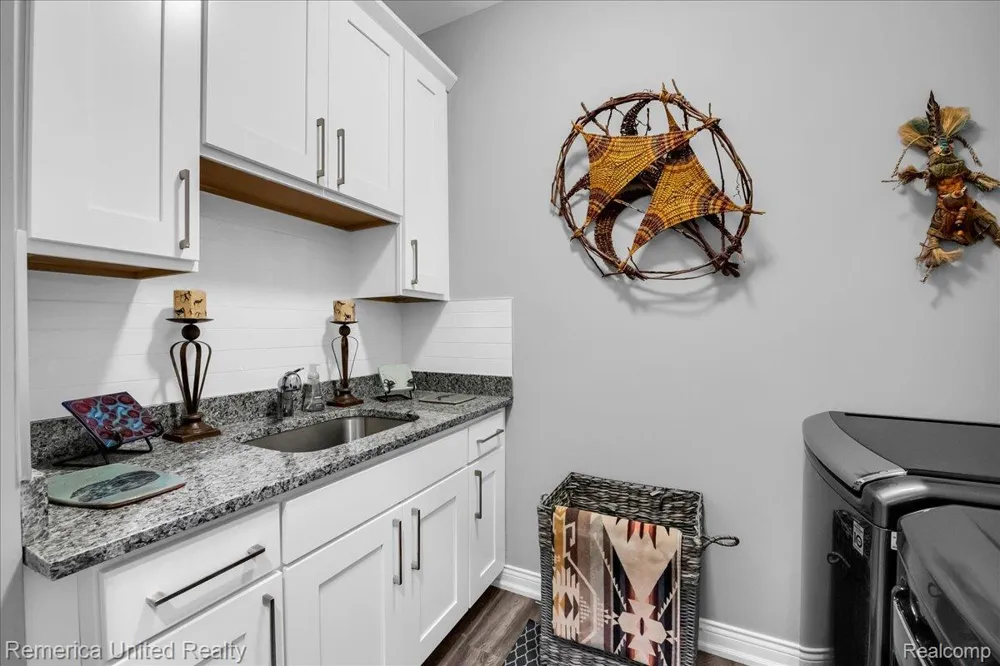8037 Bridgestone Boulevard White Lake Charter Township, MI 48386