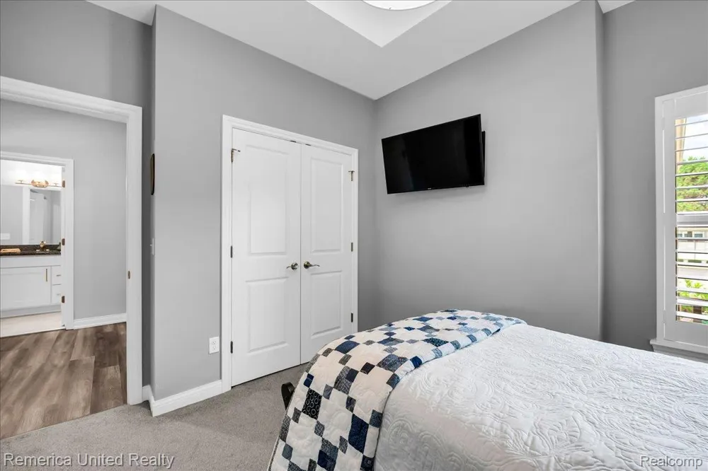 8037 Bridgestone Boulevard White Lake Charter Township, MI 48386