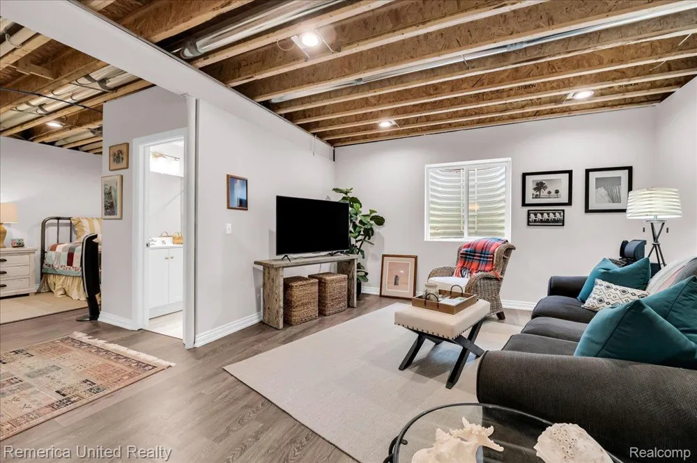 8037 Bridgestone Boulevard White Lake Charter Township, MI 48386
