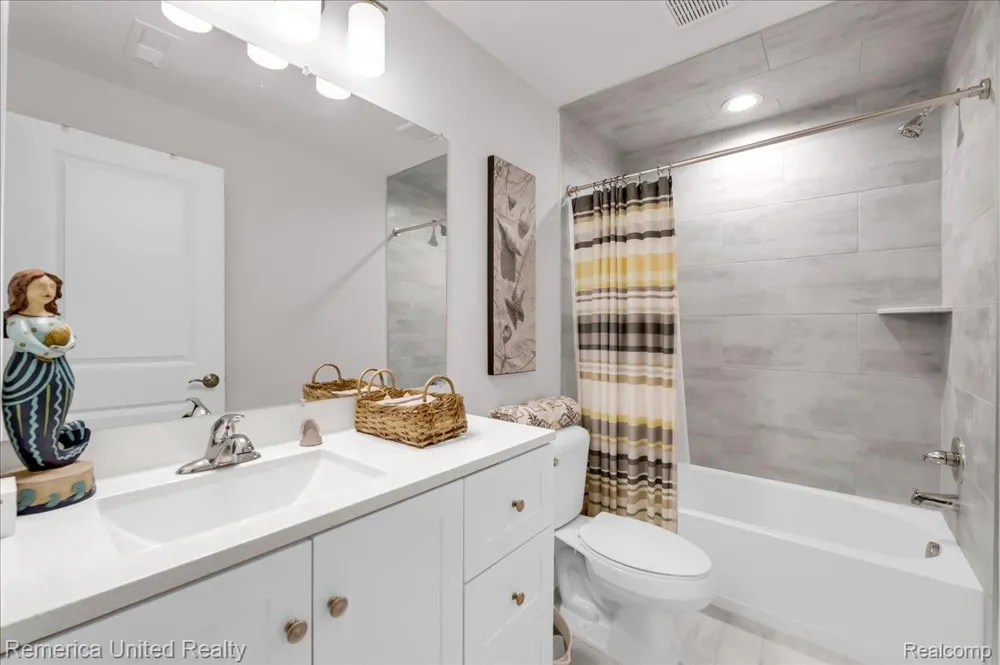 8037 Bridgestone Boulevard White Lake Charter Township, MI 48386